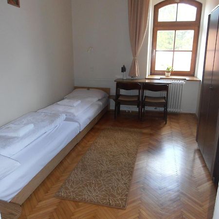 Hostel Martineum Felnottkepzo Akademia Szombathely Zimmer foto