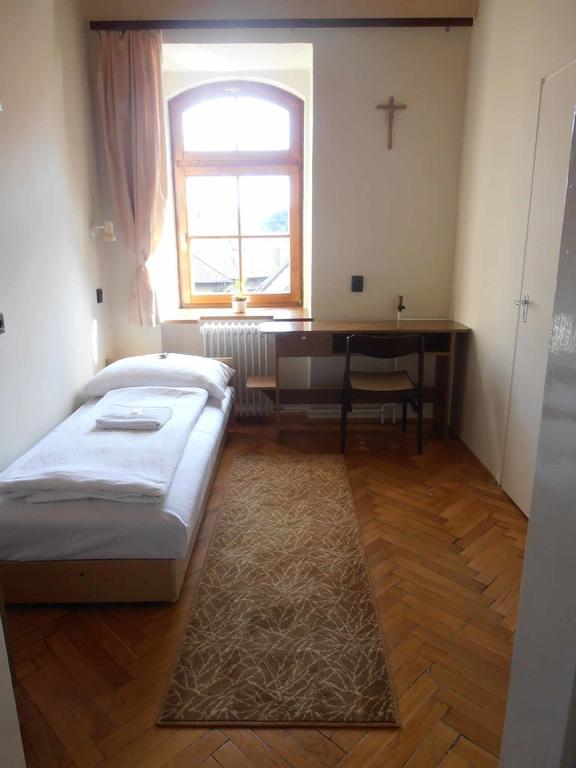 Hostel Martineum Felnottkepzo Akademia Szombathely Zimmer foto