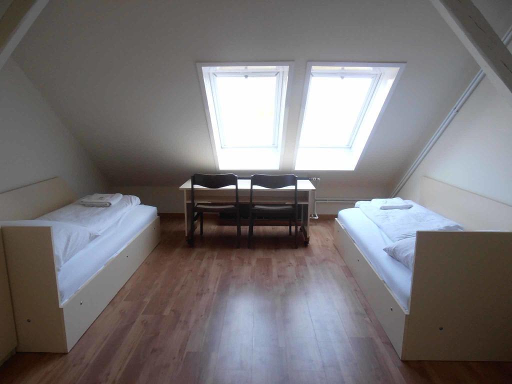 Hostel Martineum Felnottkepzo Akademia Szombathely Zimmer foto