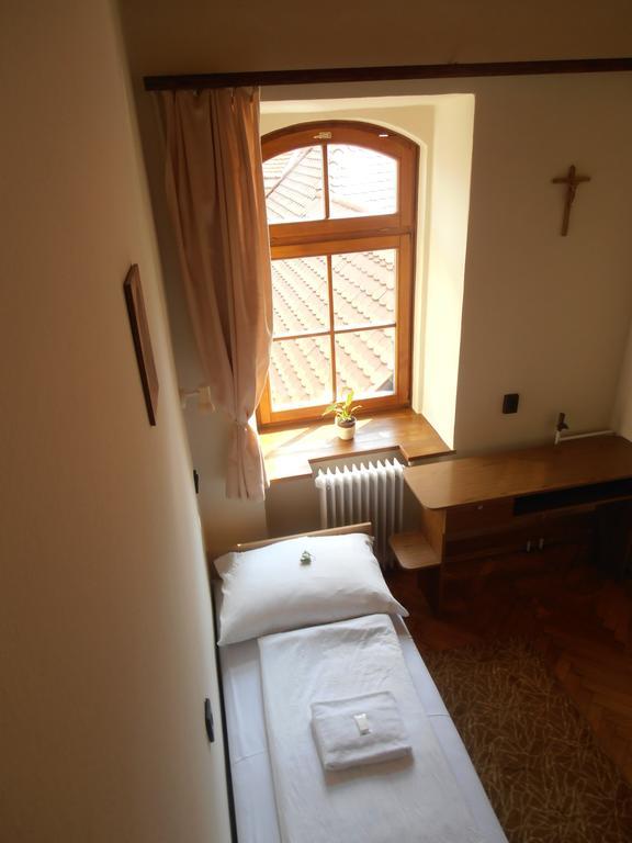 Hostel Martineum Felnottkepzo Akademia Szombathely Zimmer foto